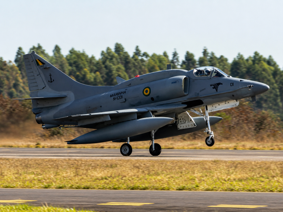 Dia do Aviador Naval: 110 anos de Aviação Naval 7 AF 1B Skyhawk