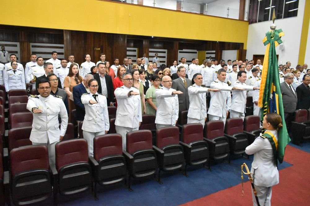 Marinha abre 40 vagas para Oficiais Superiores Temporários; veja áreas e como participar 4 Marinha abre 40 vagas para Oficiais Superiores Temporários em diferentes Distritos Navais. Inscrições vão até 8 de setembro.