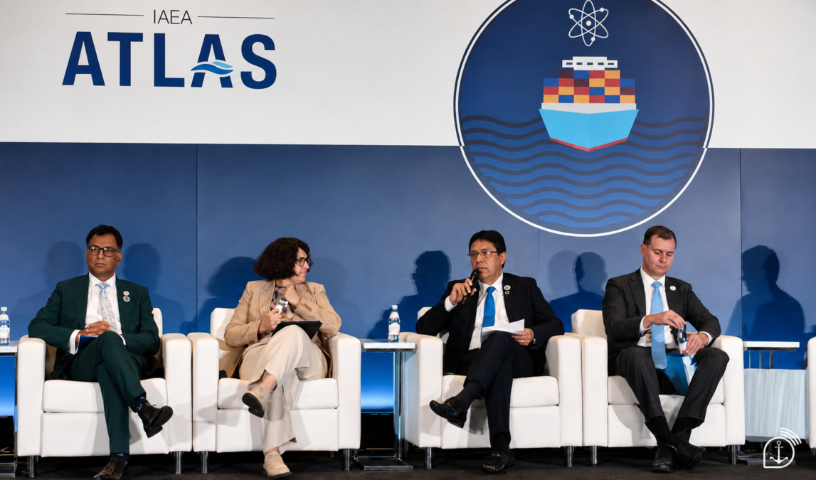 ATLAS: Marinha do Brasil participa da construção das regras para a energia nuclear no mar 1 Lançamento da iniciativa ATLAS, em Washington, nos Estados Unidos, nos dias 26 e 27 de agosto de 2026. O encontro reuniu representantes internacionais para discutir o uso seguro de novas tecnologias nucleares no setor marítimo. Foto: Marinha do Brasil.