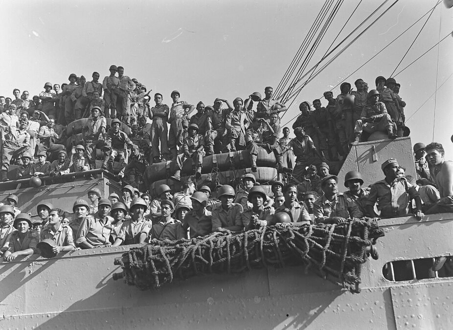 83 anos da Força Expedicionária Brasileira (FEB): a Marinha na guerra 9 Chegada de 2.760 homens da Forca Expedicionaria Brasileira pelo navio James Parker 3 1