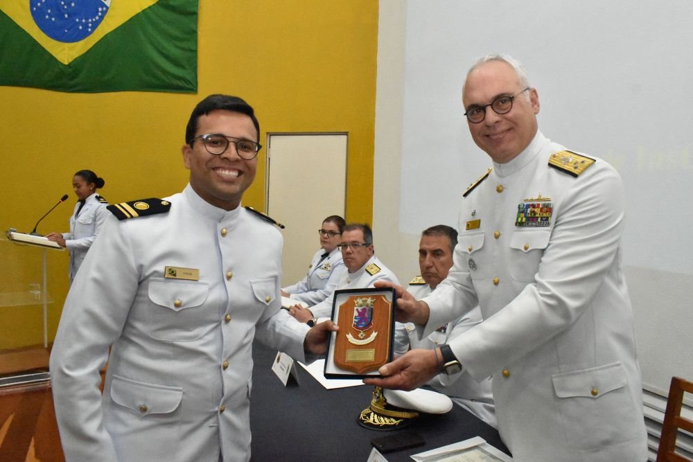 Marinha abre 40 vagas para Oficiais Superiores Temporários; veja áreas e como participar 3 Marinha abre 40 vagas para Oficiais Superiores Temporários em diferentes Distritos Navais. Inscrições vão até 8 de setembro.