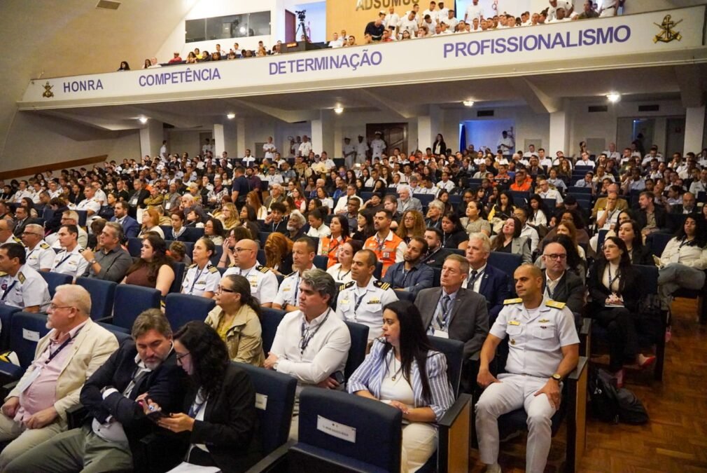 Marinha coloca Hospital de Campanha no centro da resposta brasileira a desastres 4 Seminário reuniu militares, especialistas e representantes de diferentes instituições para discutir resposta a desastres.