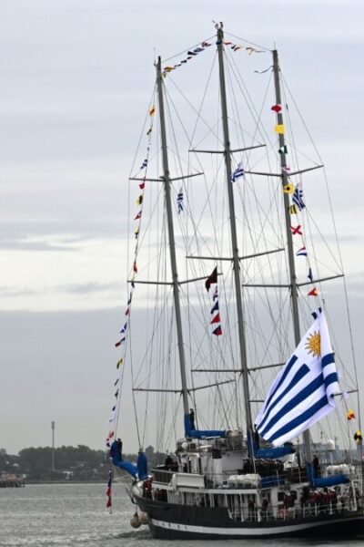 Navio-Escola Capitán Miranda, da Armada do Uruguai, visita Fernando de Noronha e Salvador