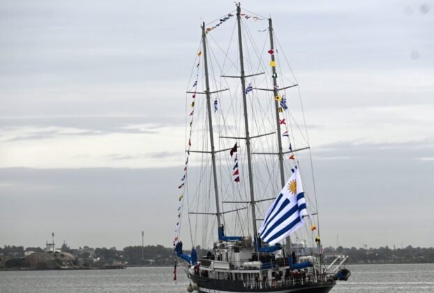 Navio-Escola Capitán Miranda, da Armada do Uruguai, visita Fernando de Noronha e Salvador