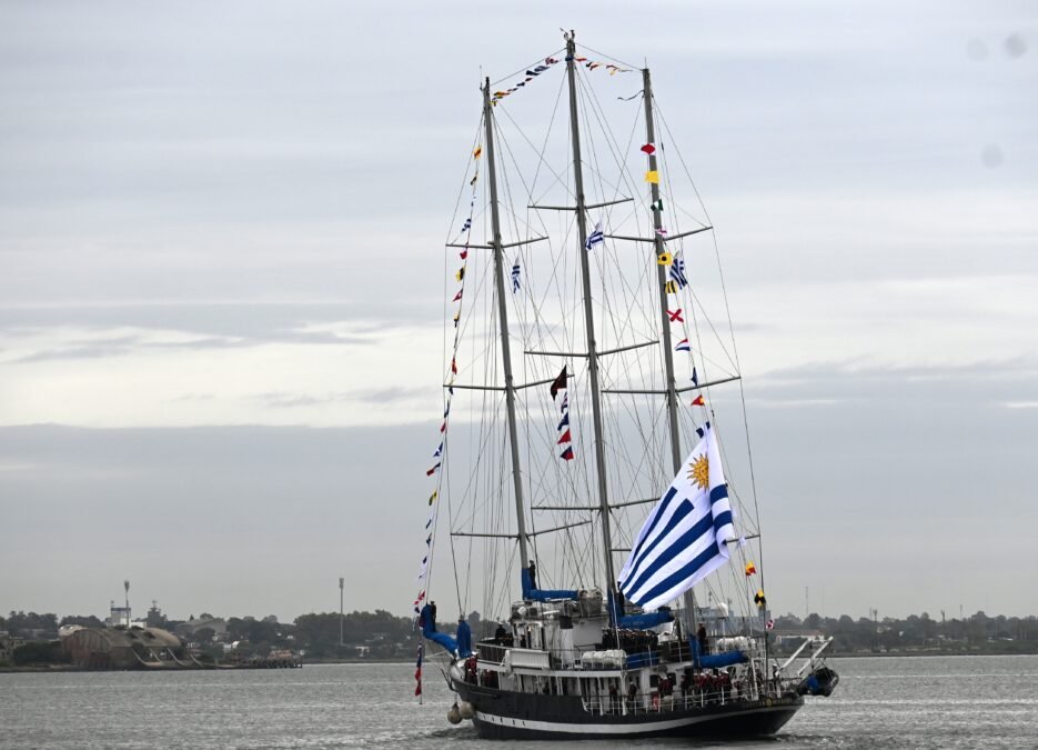 Navio-Escola Capitán Miranda, da Armada do Uruguai, visita Fernando de Noronha e Salvador 1 Navio-Escola Capitán Miranda, da Armada do Uruguai, visita Fernando de Noronha e Salvador