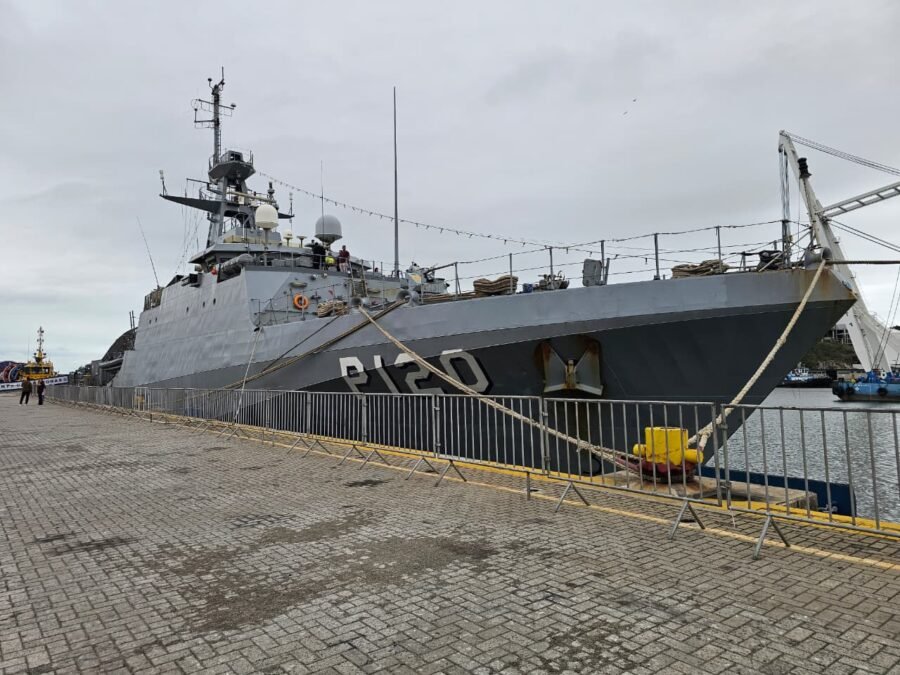 NPaOc Amazonas em Vitória: Zona de Manobra acompanha visitação pública ao navio da Marinha 8 NPaOc Amazonas
