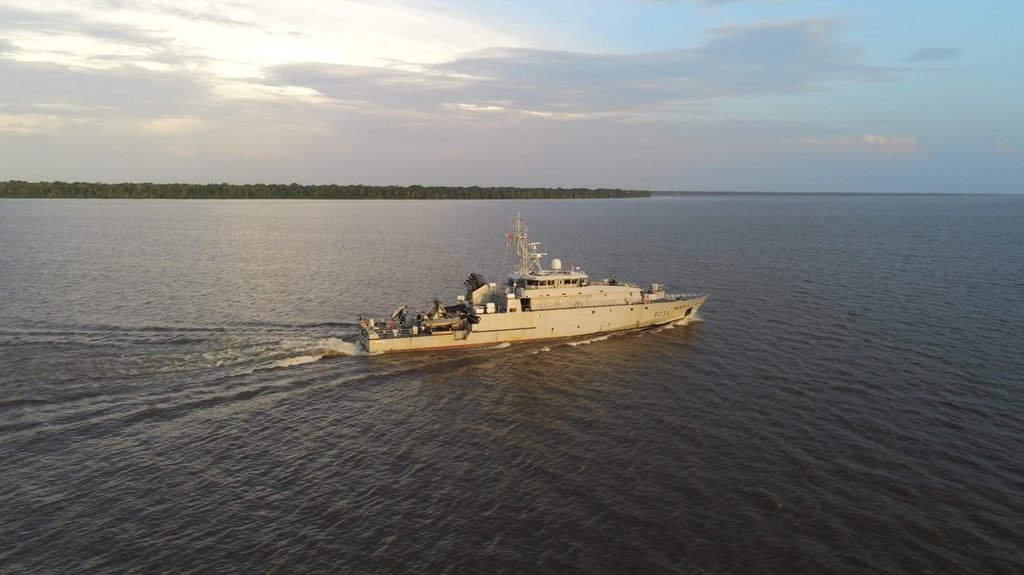Navio-Patrulha francês La Résolue visitará Belém e Fortaleza em setembro 2 Navio-Patrulha La Résolue navega pelo Rio Amazonas durante missão da Marinha francesa no Brasil. Foto: © EMA
