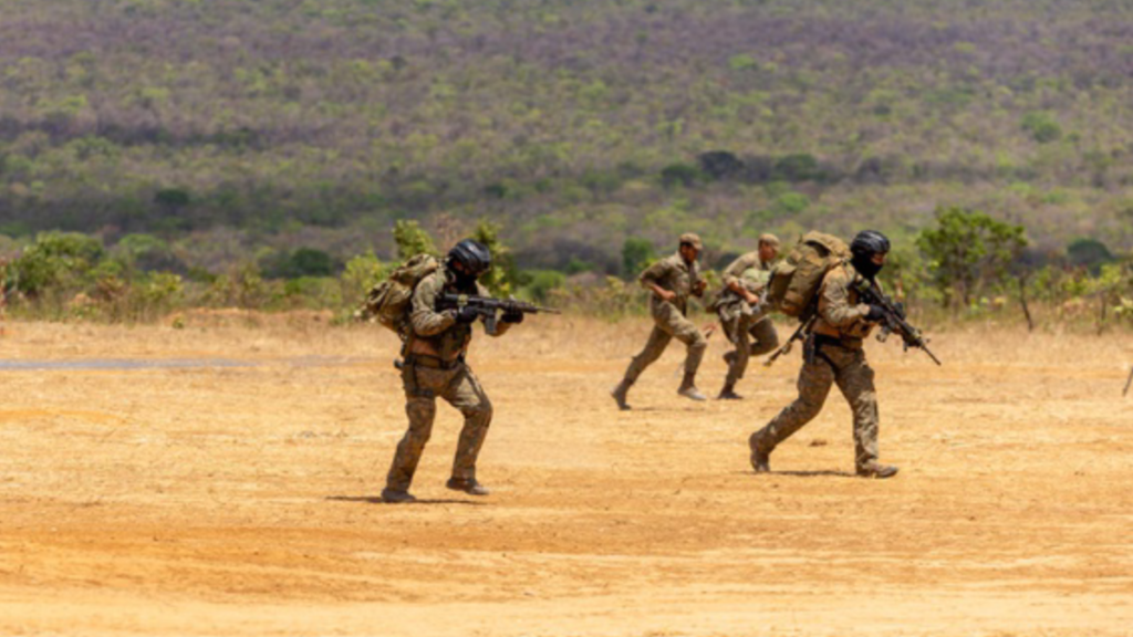Operação Formosa 2026 reúne Marinha, Exército e FAB em exercício conjunto no Planalto Central 3 Operação Formosa 2026 reuniu meios das três Forças Armadas no Campo de Instrução de Formosa (CIF), em Goiás. Foto: Ministério da Defesa.