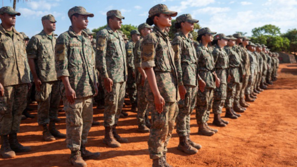 Operação Formosa 2026 reúne Marinha, Exército e FAB em exercício conjunto no Planalto Central 8 Operação Formosa 2026 reuniu meios das três Forças Armadas no Campo de Instrução de Formosa (CIF), em Goiás. Foto: Ministério da Defesa.
