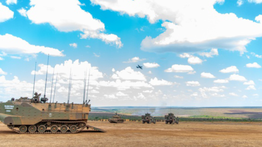 Operação Formosa 2026 reúne Marinha, Exército e FAB em exercício conjunto no Planalto Central 5 Operação Formosa 2026 reuniu meios das três Forças Armadas no Campo de Instrução de Formosa (CIF), em Goiás. Foto: Ministério da Defesa.