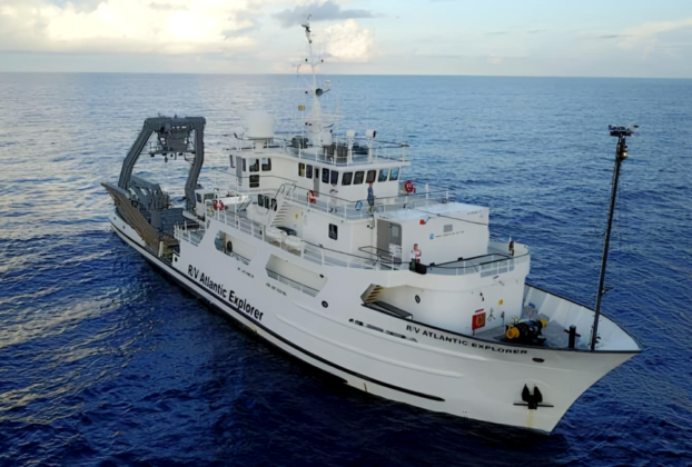 R/V Atlantic Explorer durante operação no mar